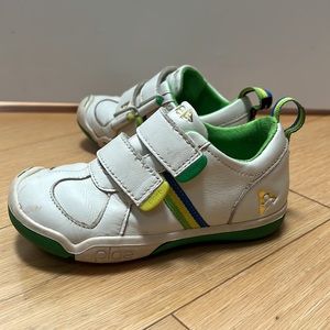 SALE 🎈Plae Ty white green leather shoes 8.5 toddler